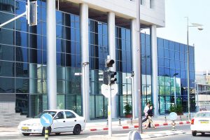 פרויקט חיפוי קירות בזכוכית אנטי סאן - SAP ישראל
